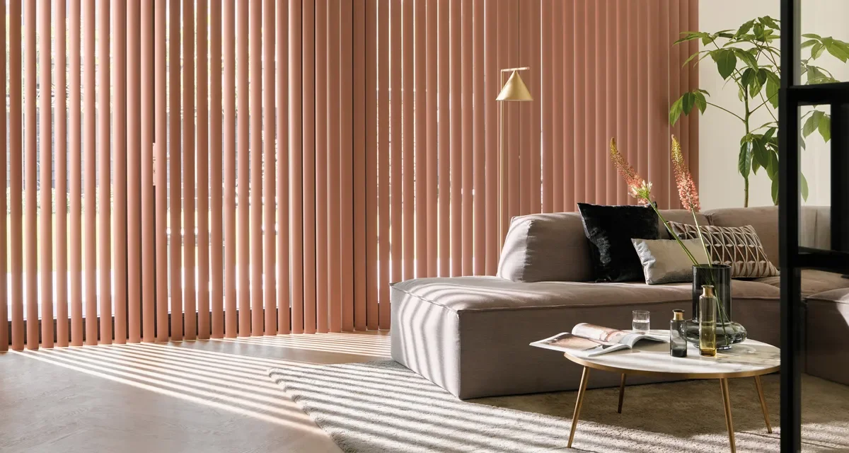 raamdecoratie_verticale-jaloezien_sfeer1200_1 raamdecoratie_verticale-jaloezien_sfeer1200_1