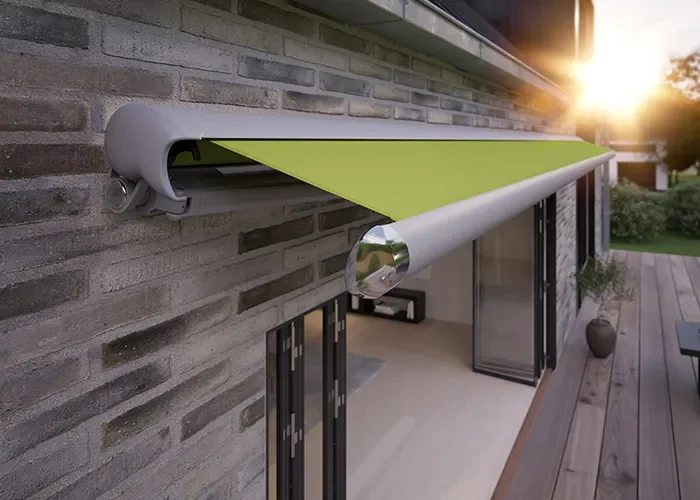 buitenzonwering_knikarmscherm_sfeer700-2_groen buitenzonwering_knikarmscherm_sfeer700-2_groen